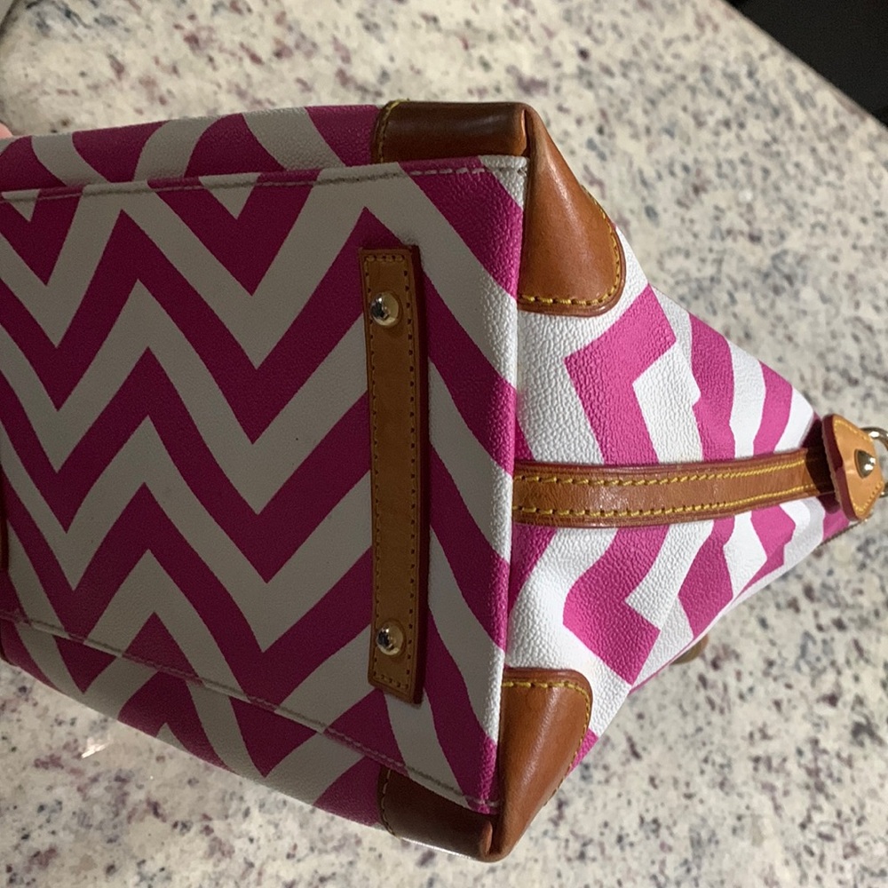 Dooney & Bourke chevron domed satchel - Picture 4 of 9